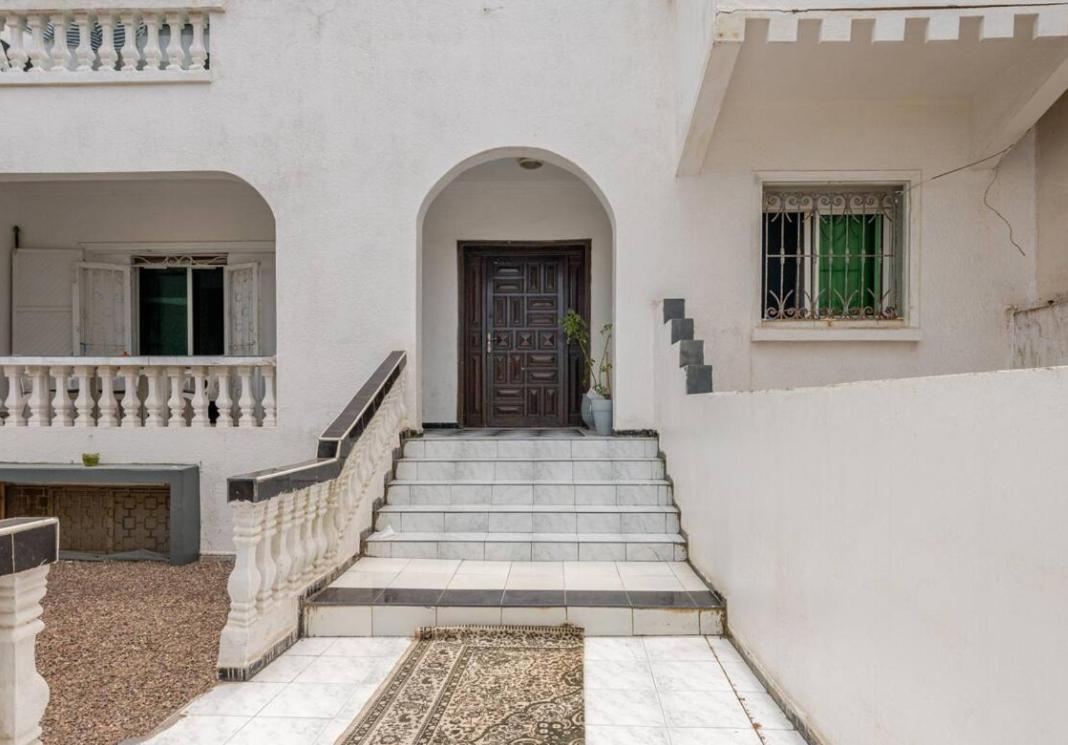Seaside ,garden Level With Stunning Ocean View Apartment