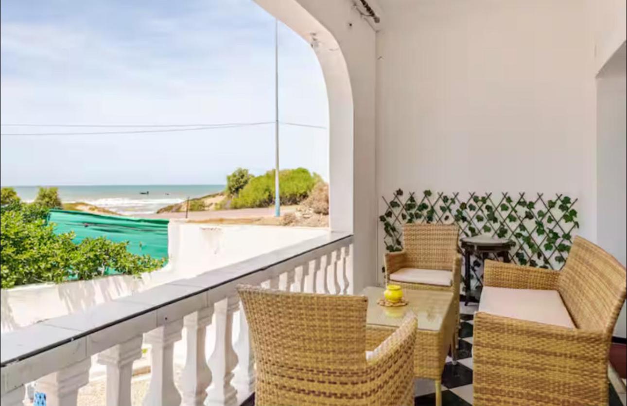 Seaside ,garden Level With Stunning Ocean View Apartment *
