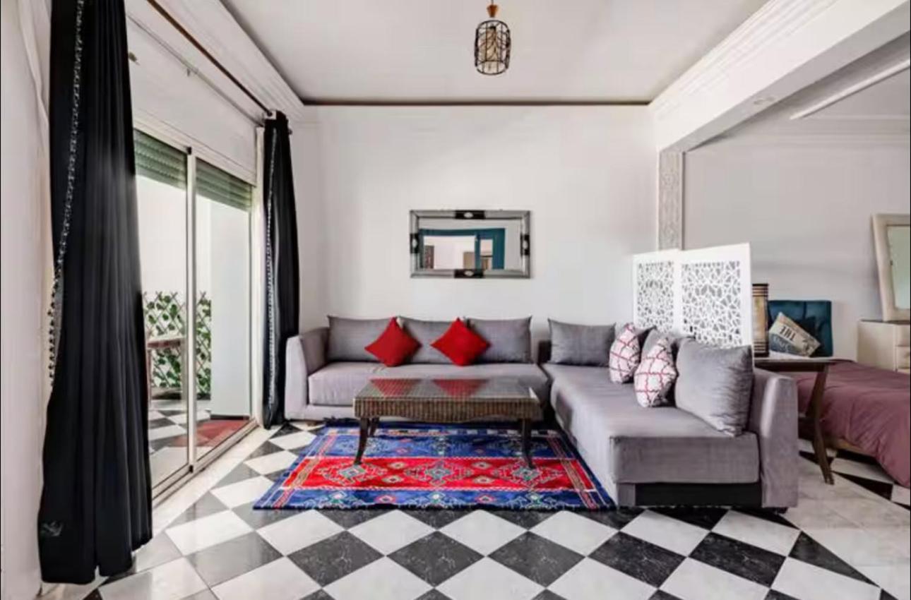 Seaside ,garden Level With Stunning Ocean View Apartment